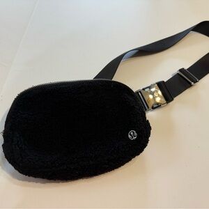 Lululemon Sherpa belt bag